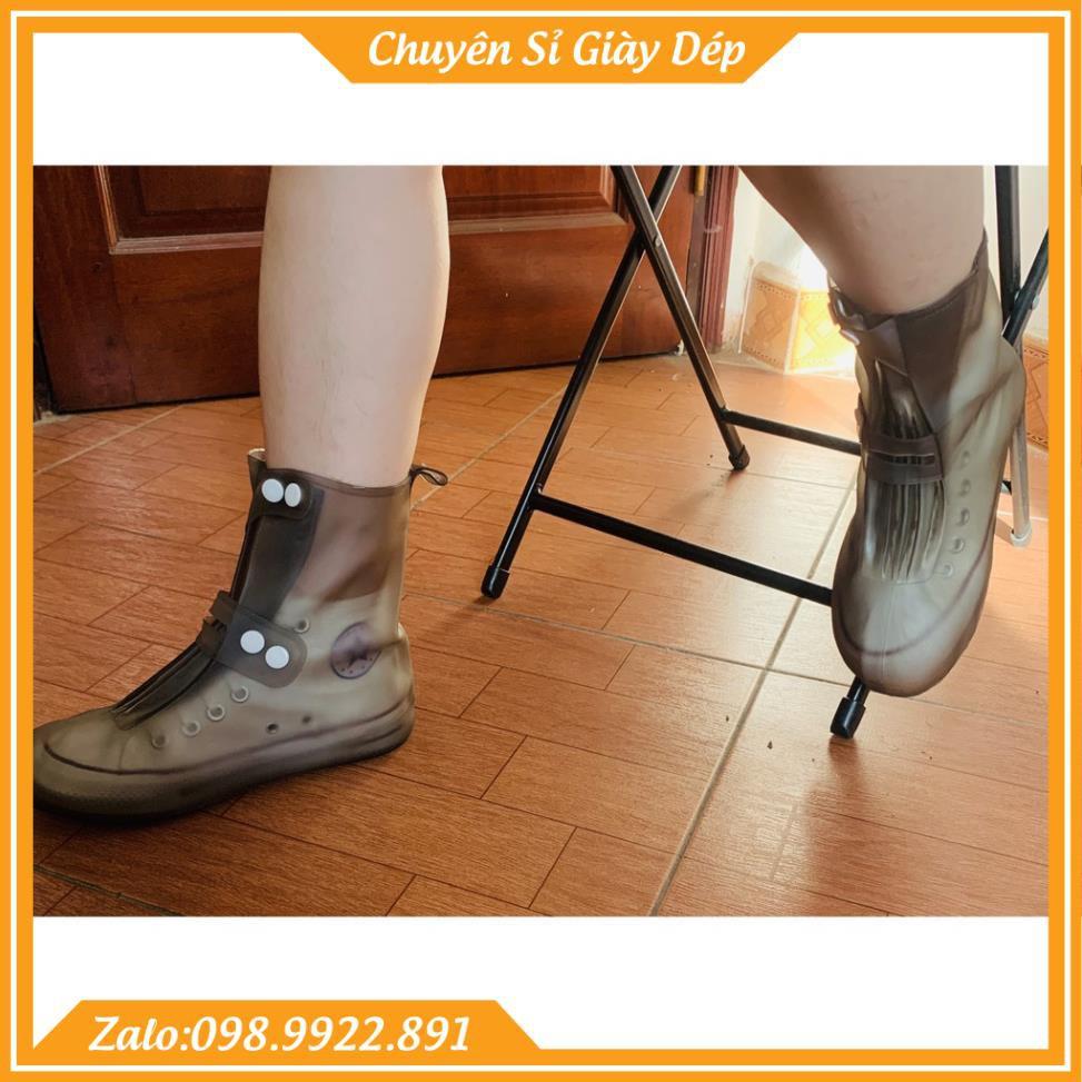 GIÀY BOOT CỔ CAO CHỐNG NƯỚC VÀO GIÀY