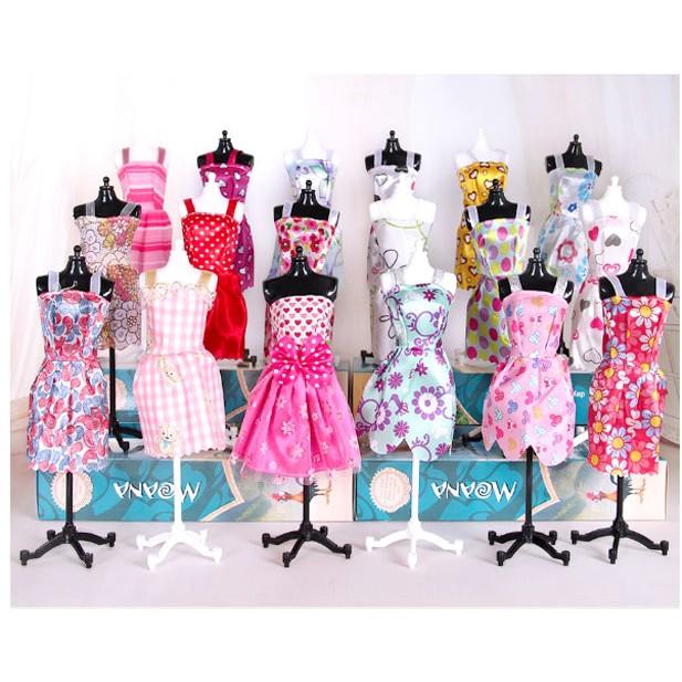 Set Hộp Búp Bê Gia Đình Kèm Phụ Kiện 98 Chi Tiết Thời Trang