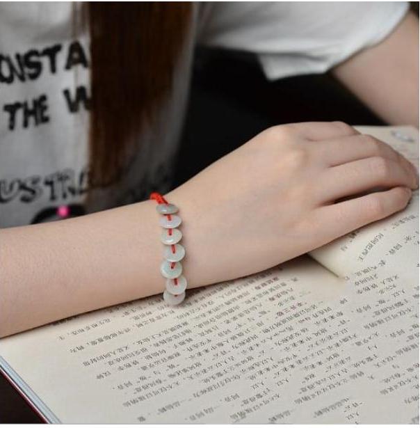 Vòng tay dây đỏ may mắn phối đá
