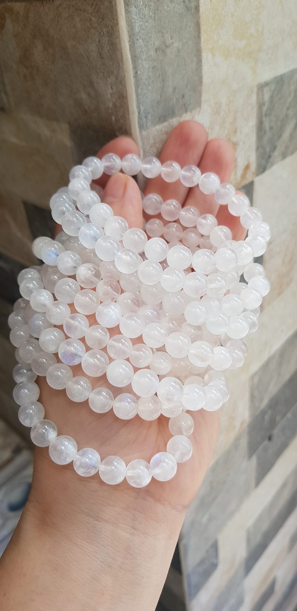 Vòng tay phong thuỷ may mắn moon trắng tự nhiên 8mm hay đá ánh trăng trắng trong bóng đẹp size vòng hạt 8mm màu trắng trong sáng tươi đẹp chuẩn hợp nữ mệnh kim mệnh thuỷ đeo ạ