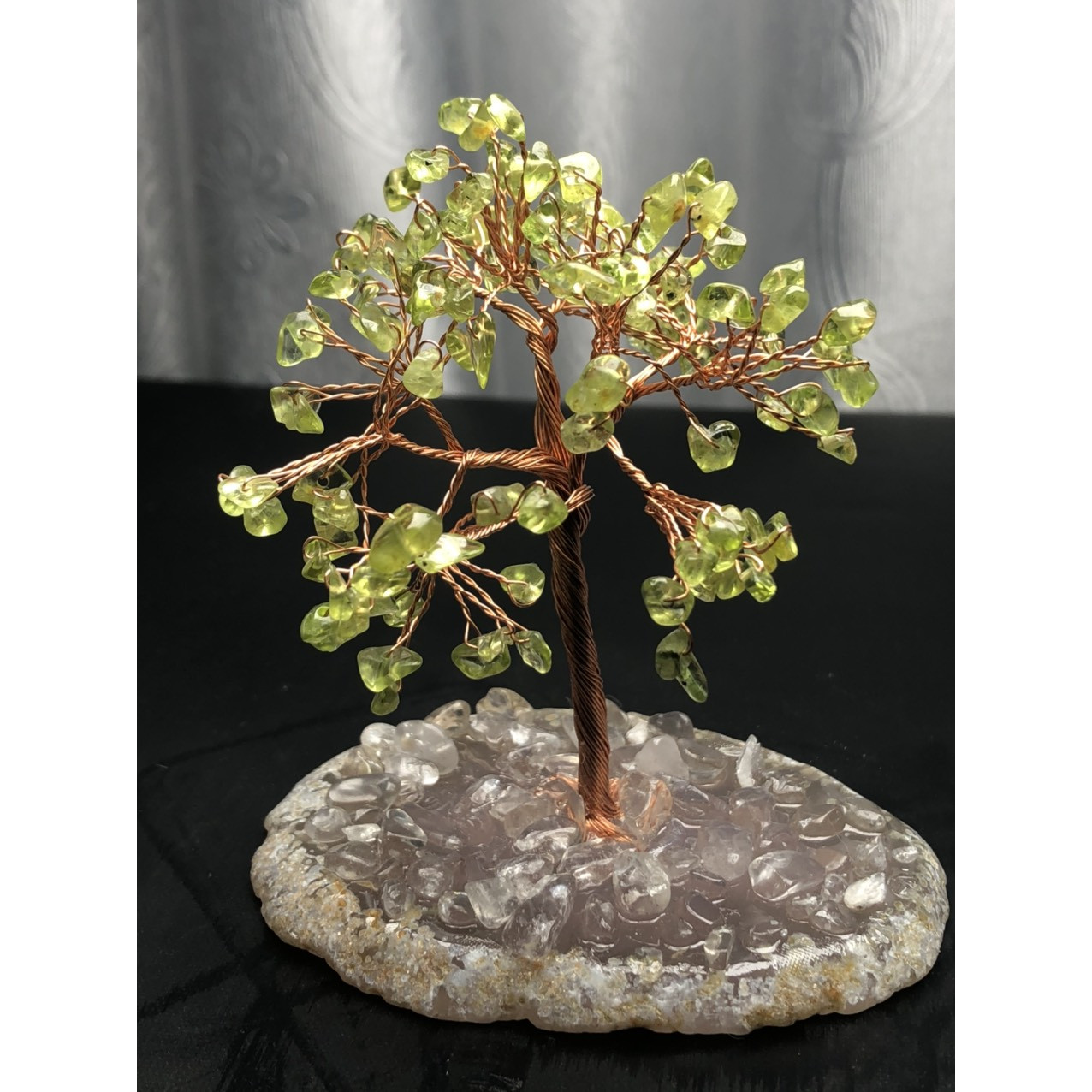 Cây Tài Lộc Peridot cao 10cm đế đá ngọc mã não