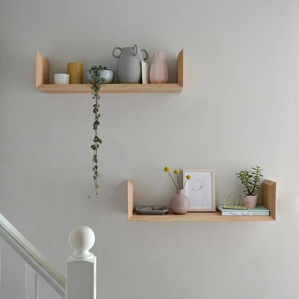 kệ trang trí treo tường phòng khách để đồ lưu niệm cây cảnh mini hình chữ U kích thước dài 60 cm gỗ thông tự nhiên