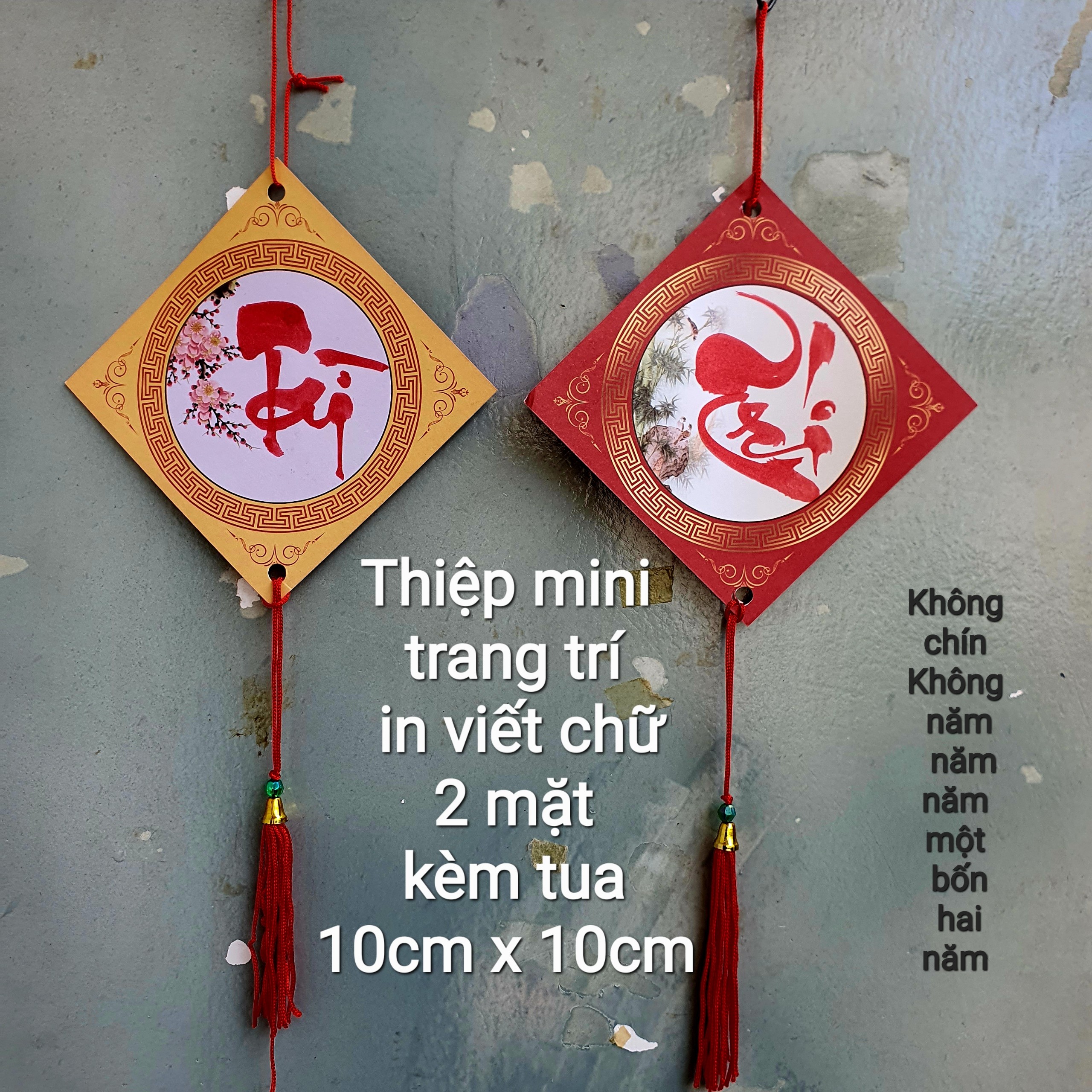 10 Thiệp mi ni treo trang trí tết in viết chữ 2 mặt kèm tua. 10cm x 10cm.
