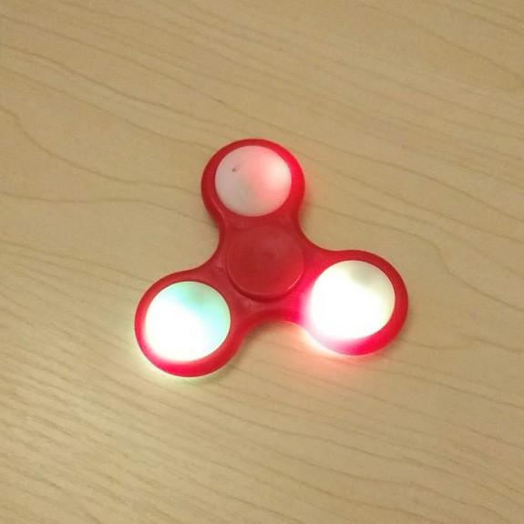 Con quay 3 cánh nhựa Spinner (Nhiều màu