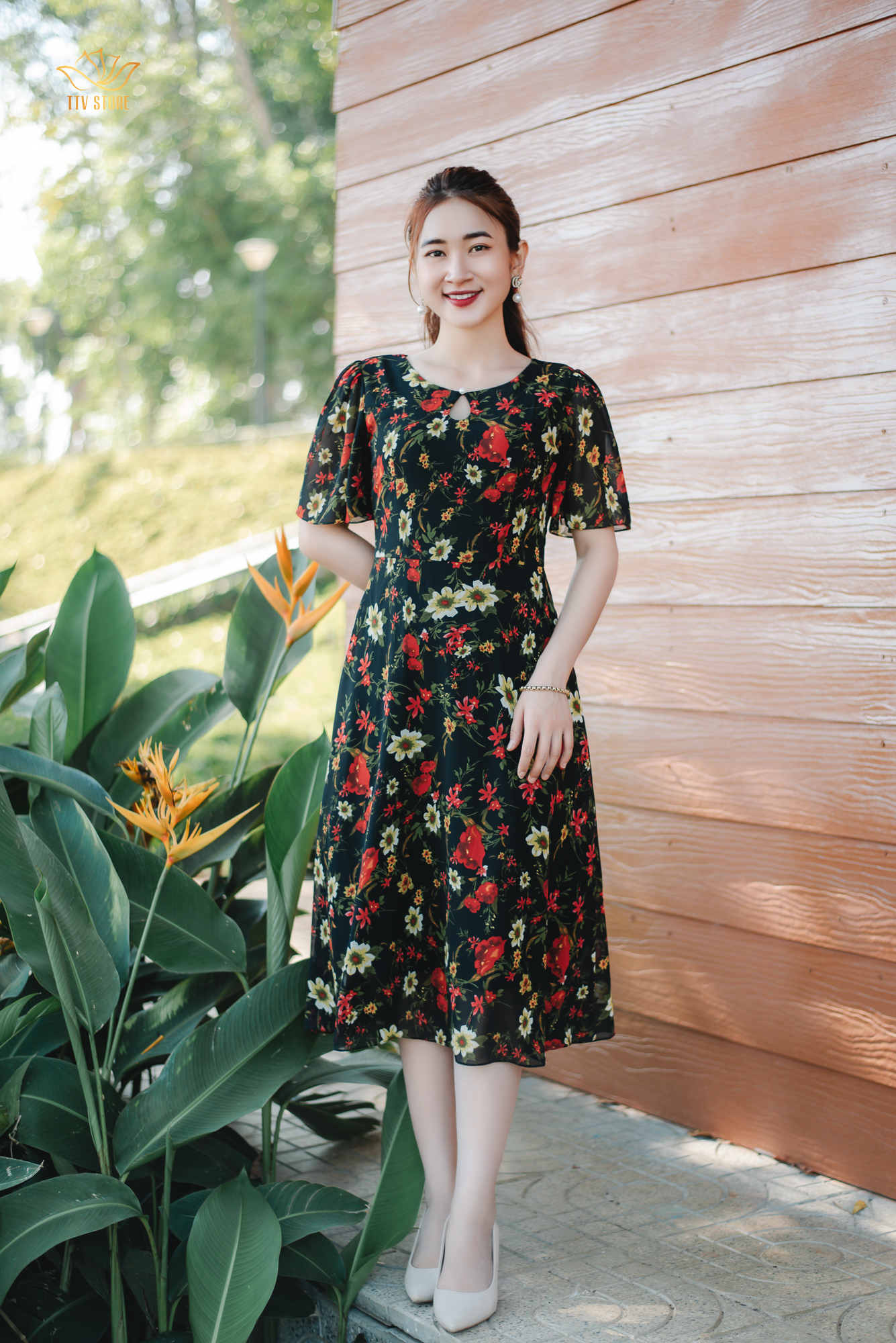 Đầm xoè thiết kế trung niên cao cấp sang trọng Cổ tròn tay loe màu Đen hoa TTV STORE TTV1312