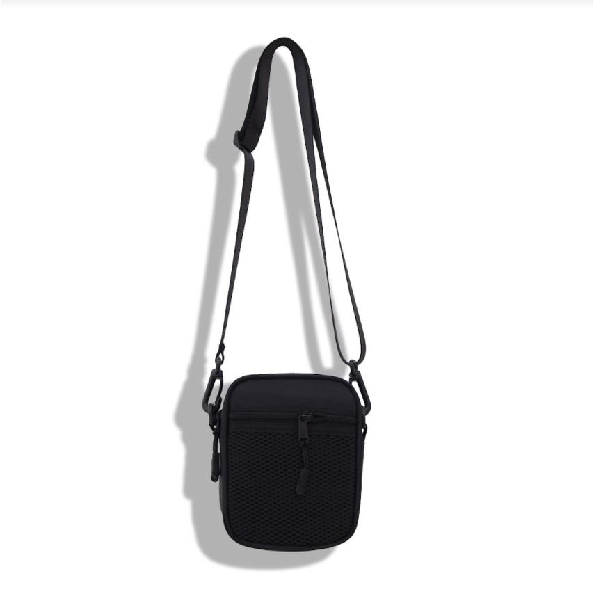 Túi đeo chéo unisex SWE INTL SHOULDER BAG BLACK tiện lợi, thoải mái thời trang chính hãng