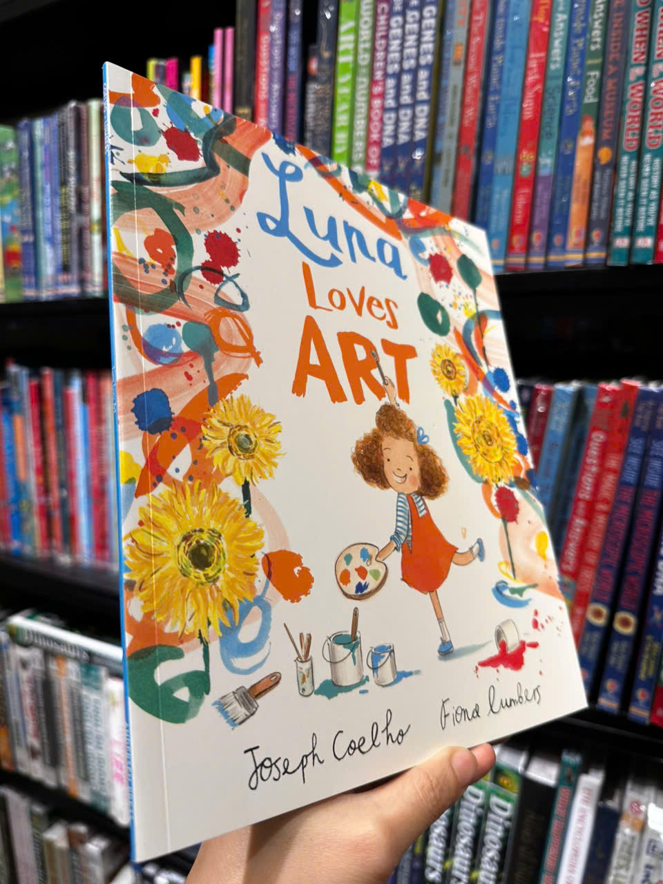 Sách - Luna Loves Art by Joseph Coelho - Sách ngoại văn, sách thiếu nhi tiếng Anh, bìa mềm, nhập khẩu UK