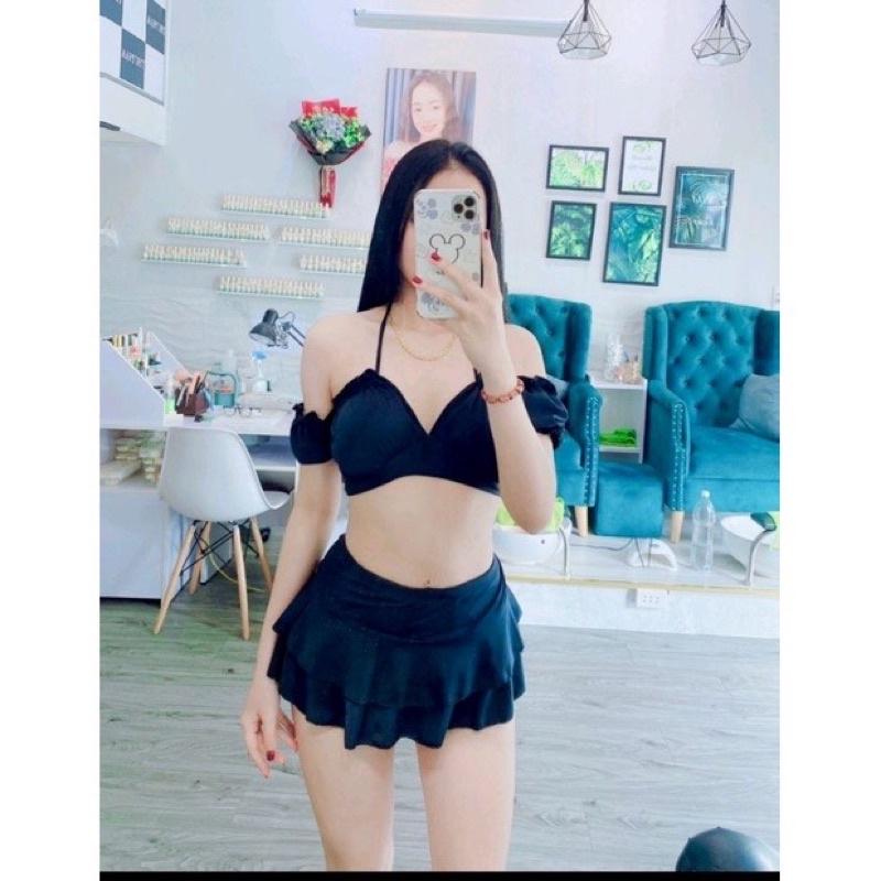 Bikini tay bèo Hiền hồ phối váy tầng kín đáo trắng/ đen kèm ảnh thật