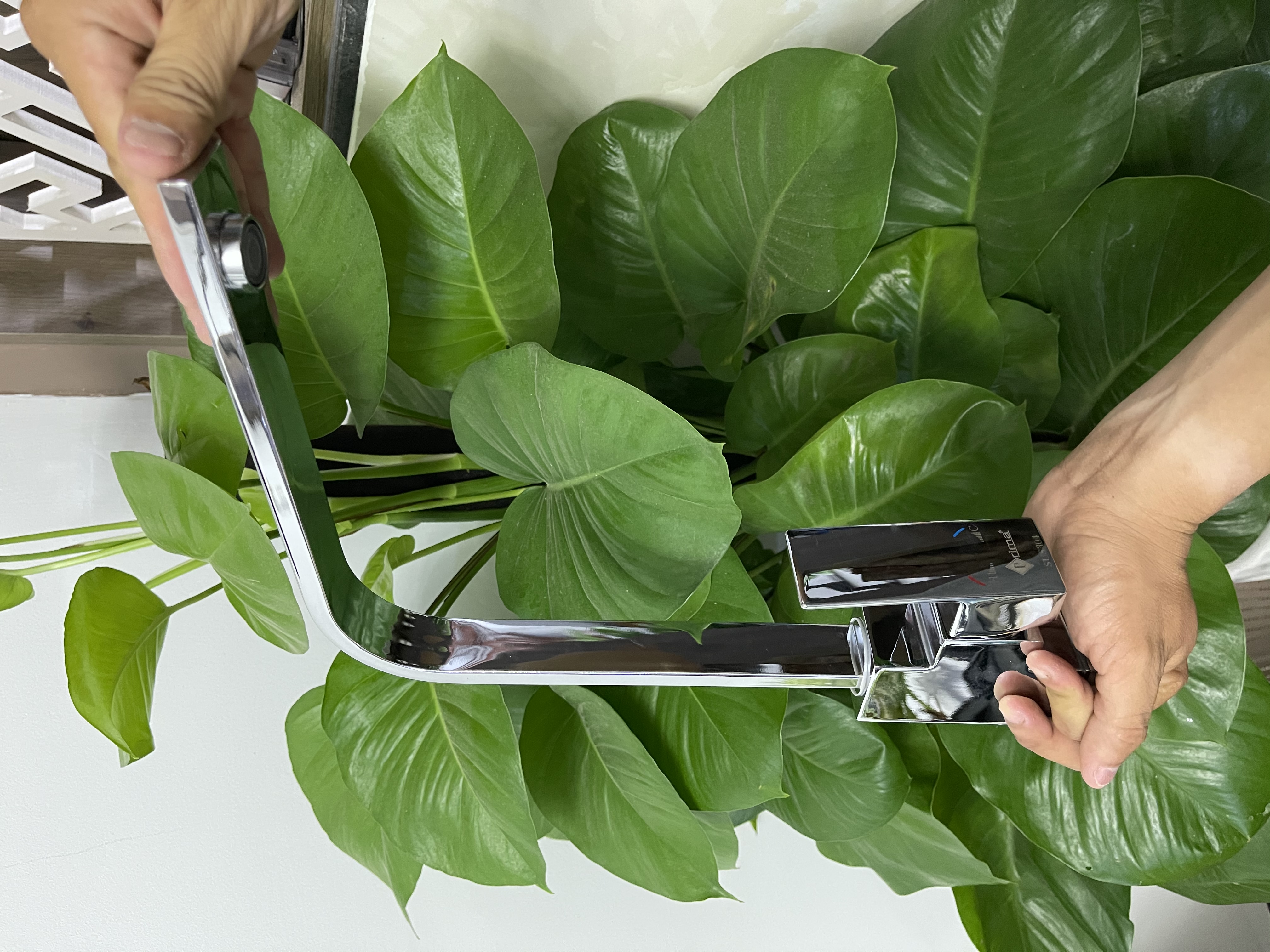 Vòi rửa chén nóng lạnh vuông bóng