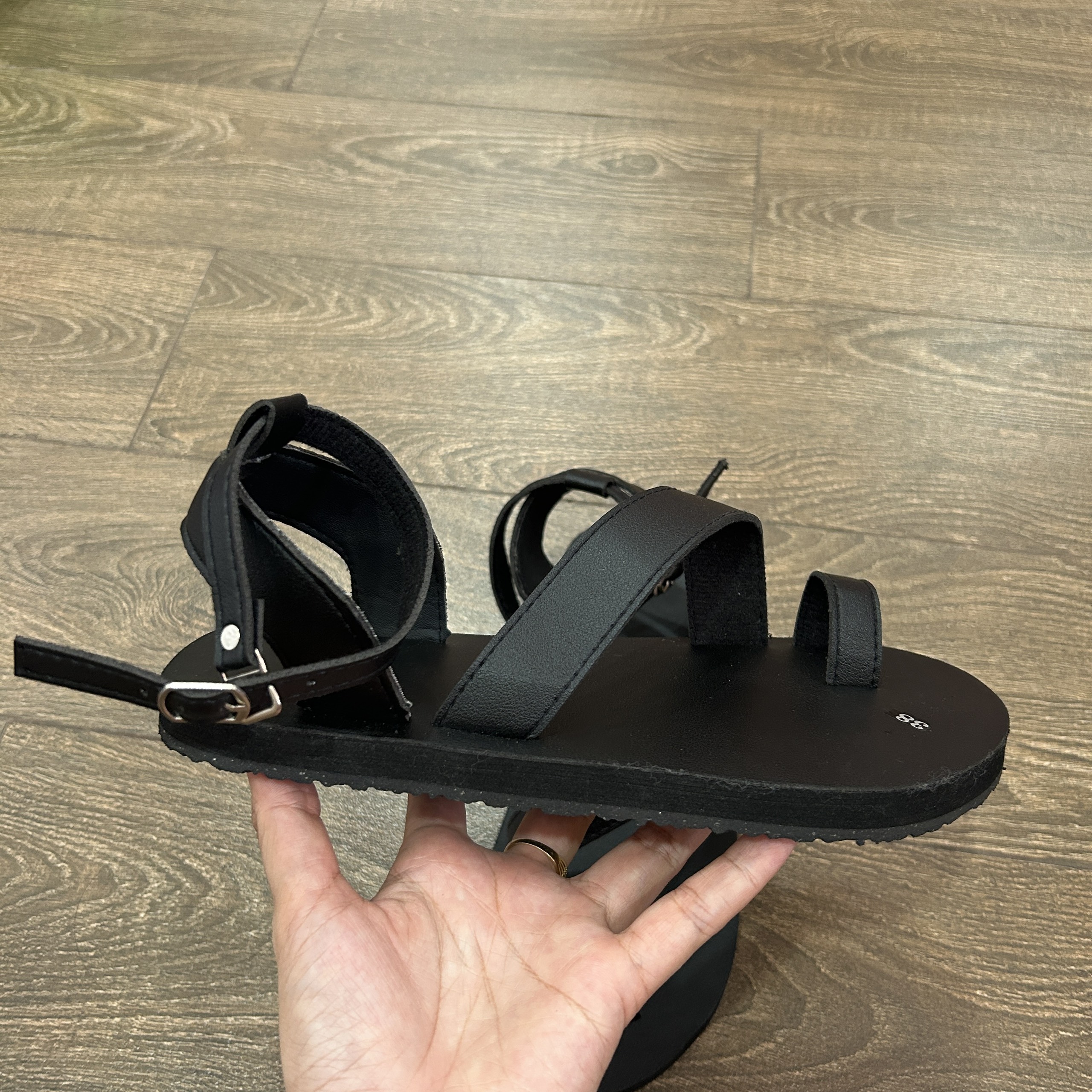 Dép sandal Nữ quai da mềm Đế bệt Cao Su ôm chân LYNA Sandal mã SD34