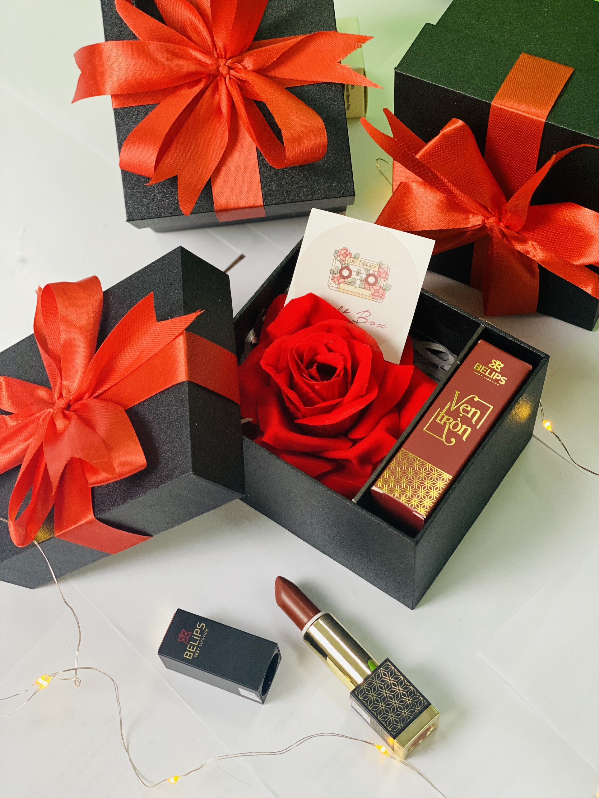 Set son quà tặng Belips hộp hoa hồng