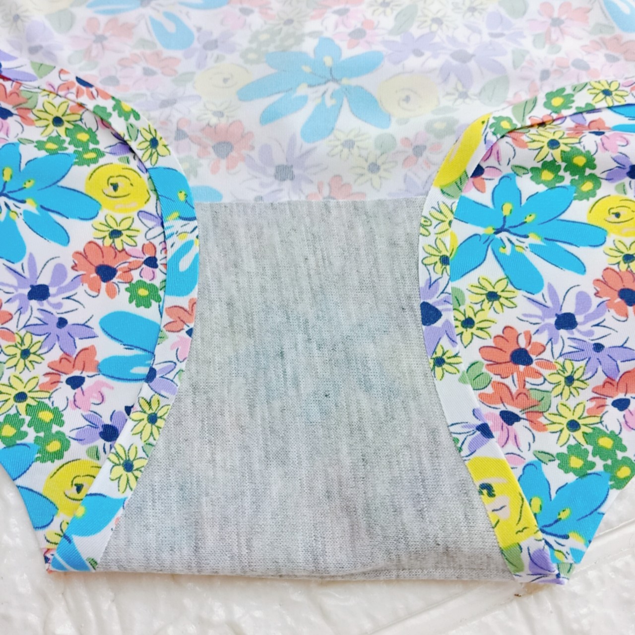 Combo 10 quần lót Su bông. Quần được thiết kết ôm sát vòng 3 tạo sự thoáng mát dễ chịu.