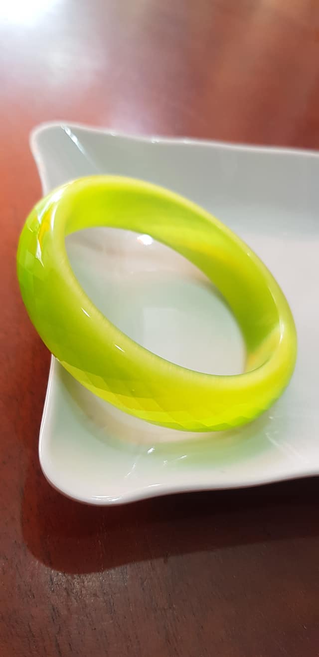 Vòng tay bản hẹ đá mắt mèo giác xanh đợt chuối tươi sáng mới đẹp lạ vòng Ni 55mm x Cao 15mm x dầy 7mm nữ mệnh mộc mệnh hoả 52kg - 56kg đeo rẻ đẹp