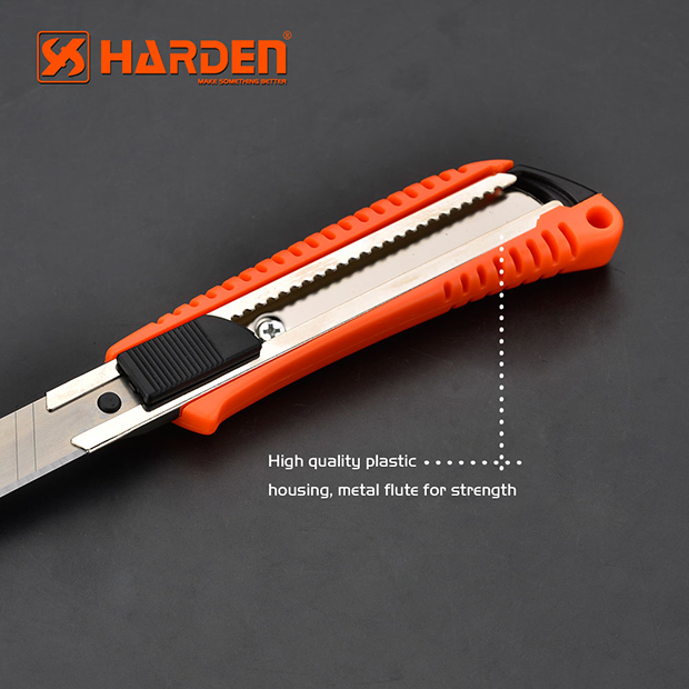 Dao Rọc Giấy Size Lớn HARDEN 570306, Hàng Chính Hãng, Vỏ bằng nhựa chất lượng cao, Lưỡi Dao Được Làm Từ Chất Liệu Inox Không Gỉ, Sắc Bén, Độ Cứng Và Độ Bền Cao.