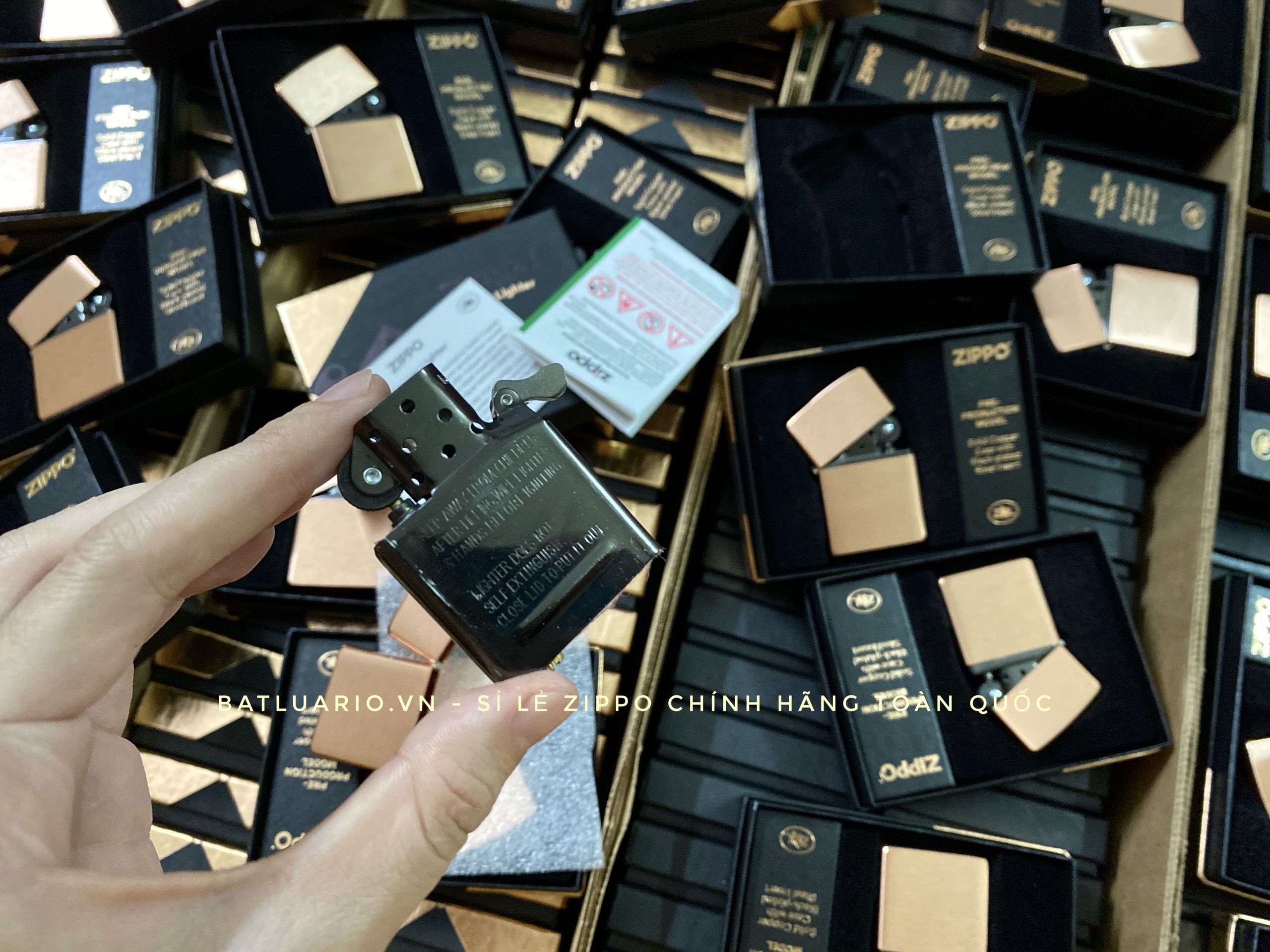 Bật Lửa Zippo 48107 – Zippo Solid Copper – Zippo Copper Case With Black Coated Stainless Steel Insert – Zippo Đồng Đỏ Nguyên Khối 2022