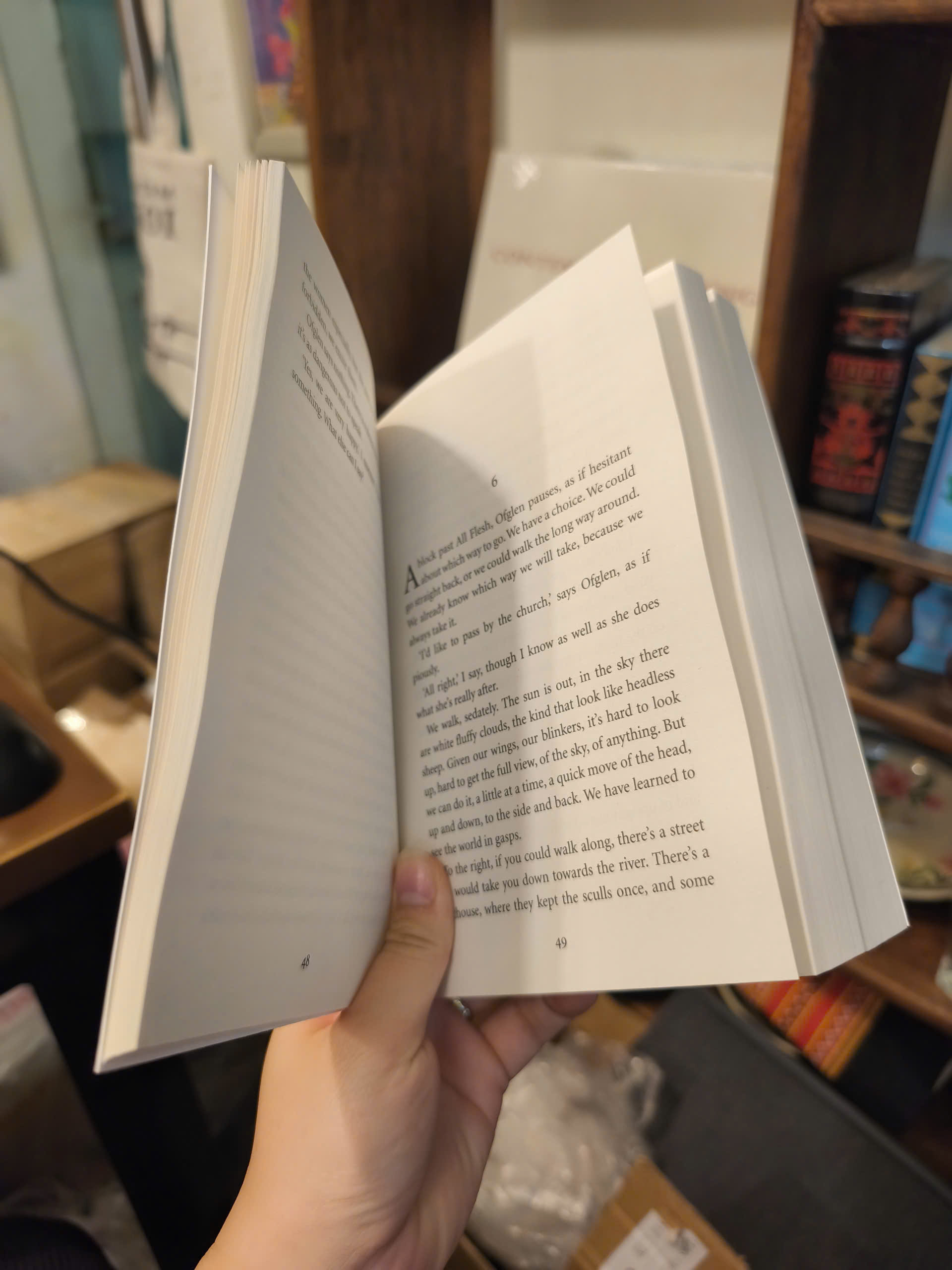 Sách - The Handmaid's Tale by Margaret Atwood - Fiction| Classics