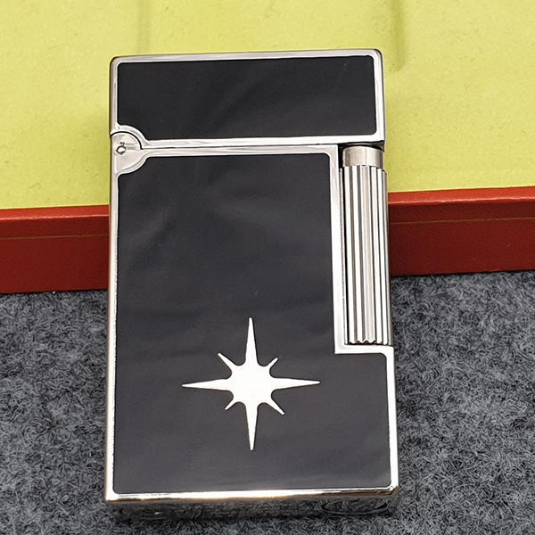 Combo Hộp Quẹt Bật Lửa Gas Đá D67 Sơn Mài Đen Họa Tiết Hình Ngôi Sao + Tặng Tai Nghe Bluetooth BT01 Kiểu Dáng Thể Thao
