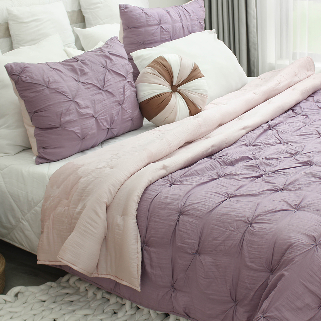 Chăn Lụa Tơ Tằm Khâu Tay Họa Tiết Hoa Dúm Kim Cương Màu Tím Lilac.