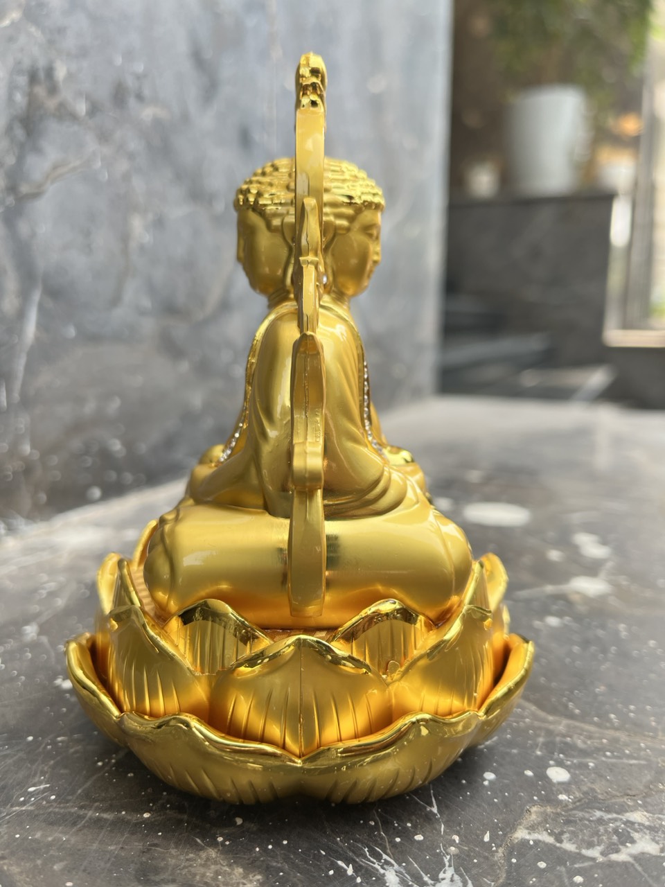 Tượng Phật Tổ Như Lai Dát Vàng Để Xe Ô tô tặng kèm nước hoa