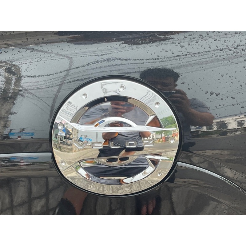 Ốp nắp bình xăng xe Toyota Veloz 2022- 2023 Mạ Crom Sáng Bóng