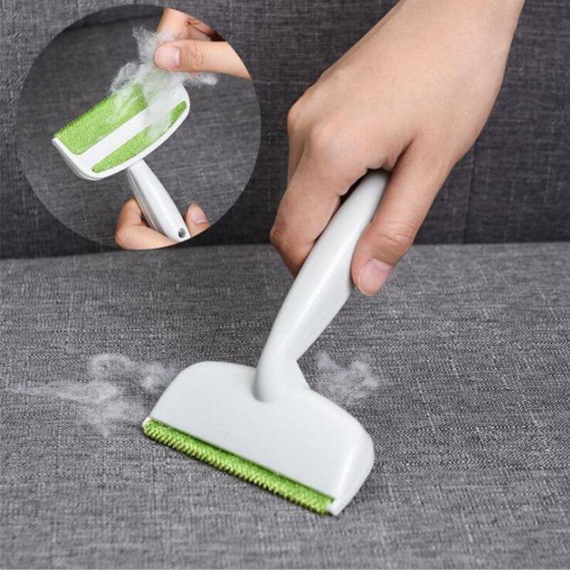 Bàn chải đa chức năng làm sạch tóc, lông thú trên đồ gia dụng.