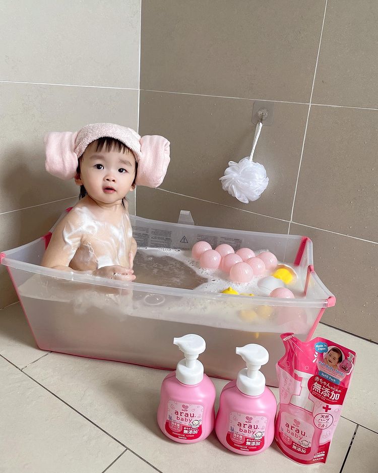 Combo 2 Sữa Tắm Cho Em Bé Arau Baby Bình 450ml + 2 Túi 400ml - N