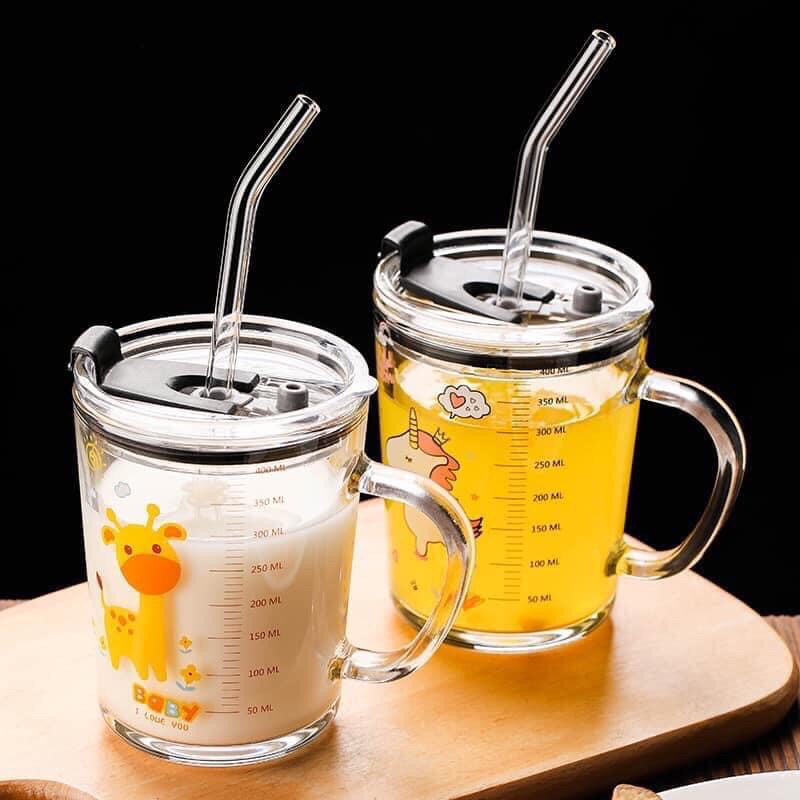 Cốc thủy tinh có vạch chia ml có quai có nắp ống hút