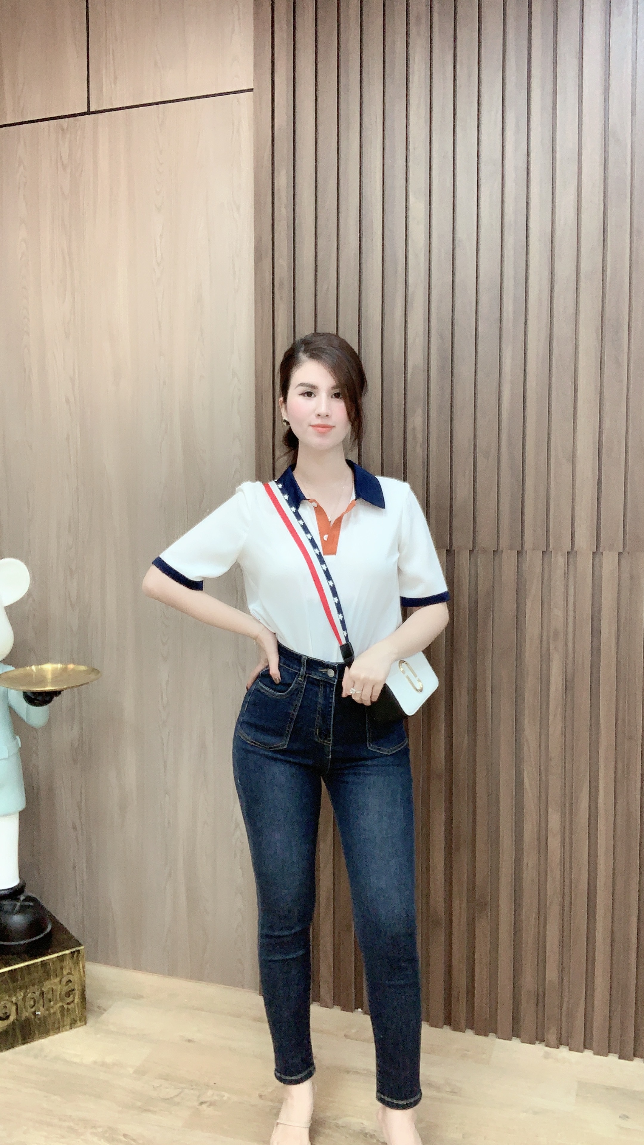 Áo polo nữ ngắn tay chất vải đũi viền xanh kiểu dáng trẻ trung, năng động LINBI SM4555
