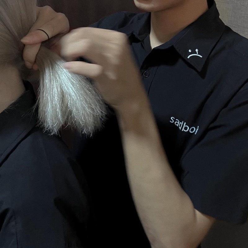 Áo sơ mi tay ngắn nam nữ unisex màu đen thêu chữ SADBOIZ