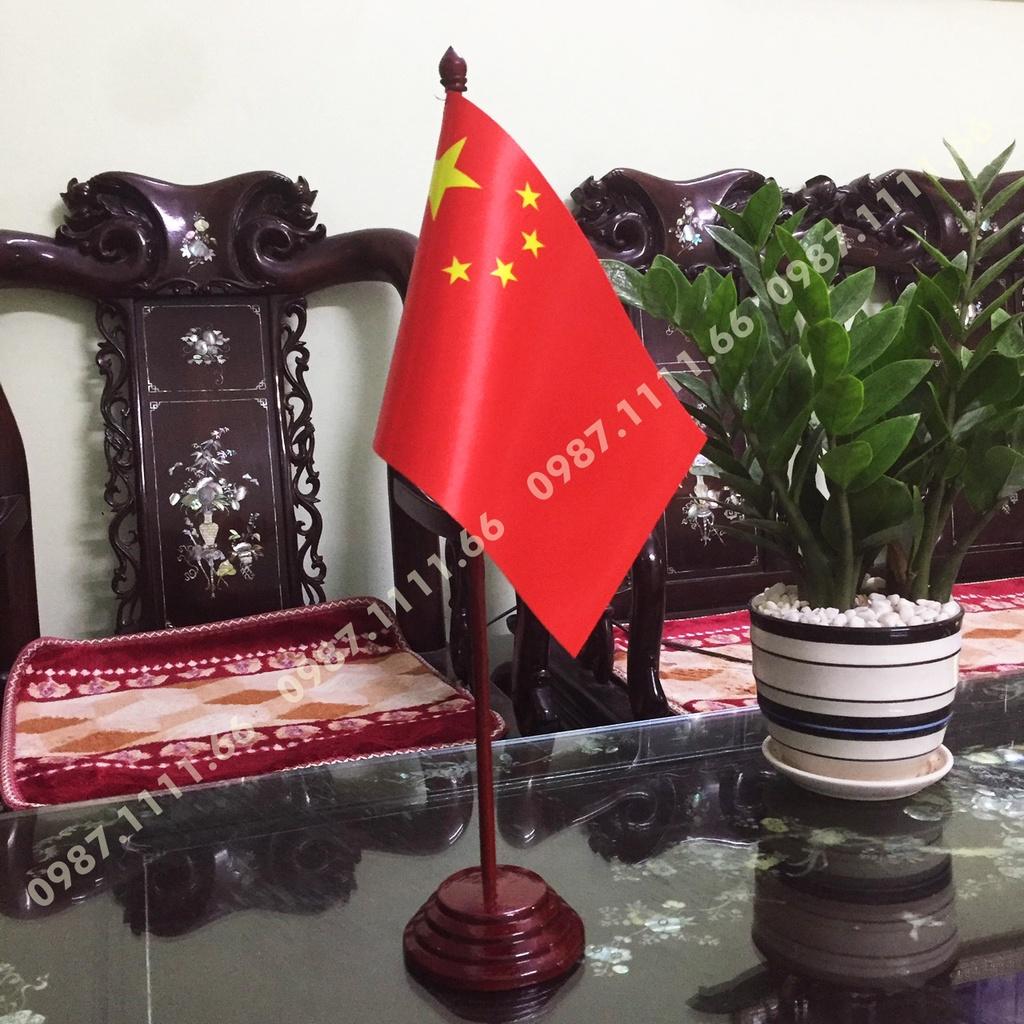 Cờ Để Bàn Đế gỗ Cắm 1 cờ In Kỹ Thuật Số 3D Chất Liệu Vải Phi Bóng
