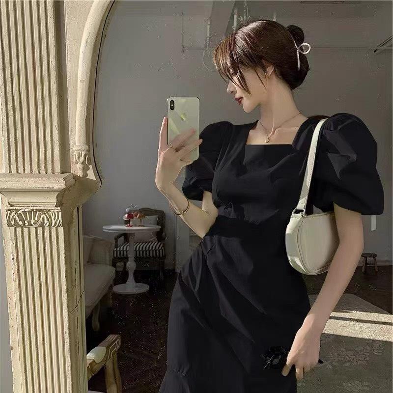 VÁY ĐUÔI CÁ CỔ VUÔNG TAY BỒNG