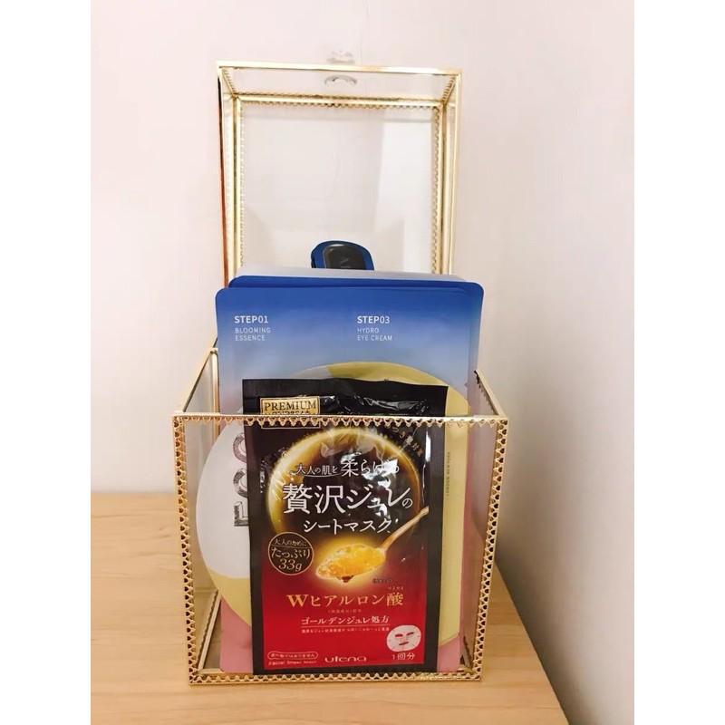 Hộp thủy tinh viền vàng đựng mặt nạ