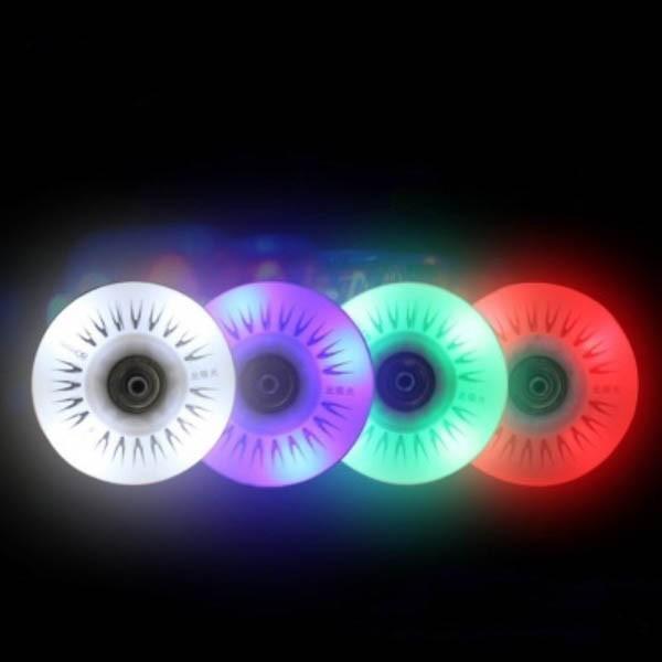 Bánh xe patin có đèn led , cao su có độ bám đường rất tốt