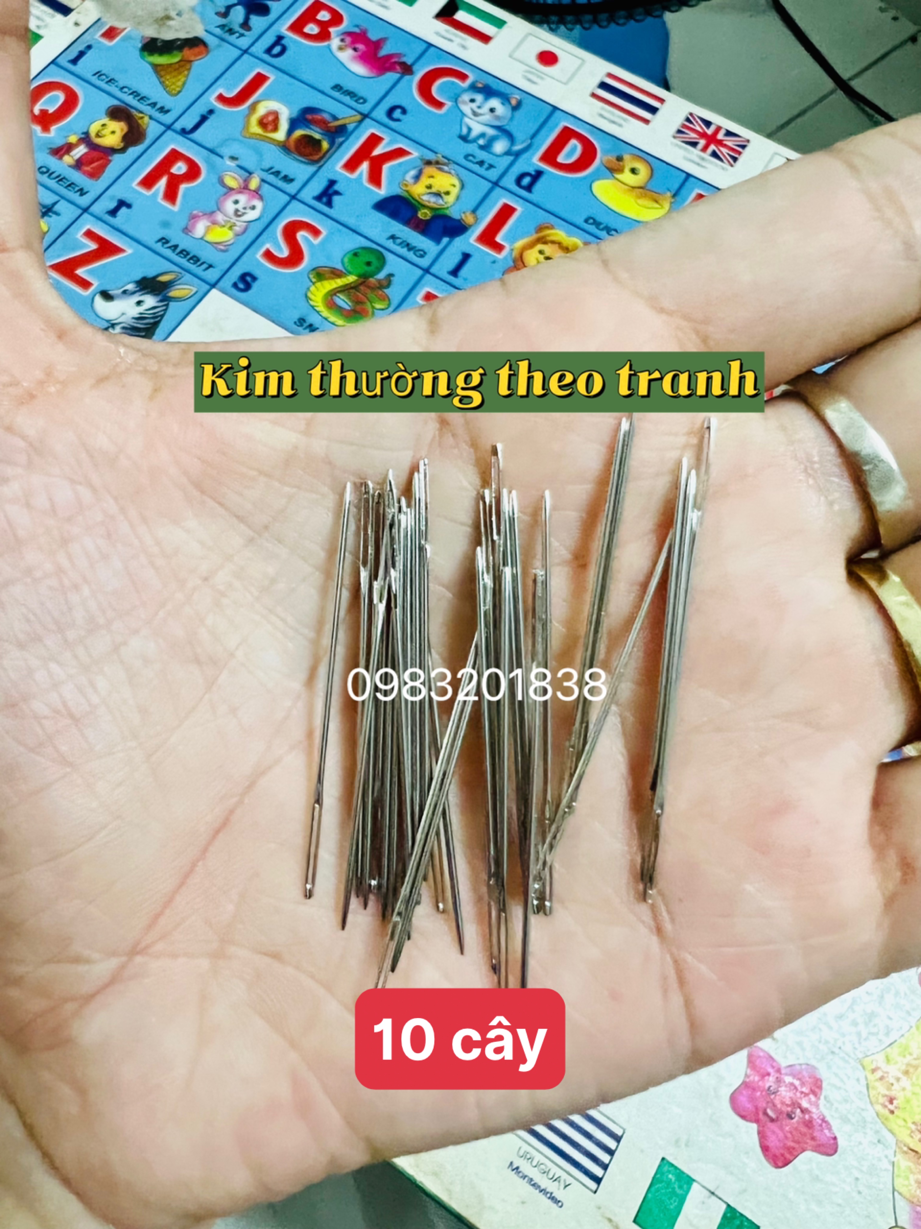 Kim thêu tranh chữ thập, kim này thường được tặng trong tranh, dễ cầm nắm, dễ thêu