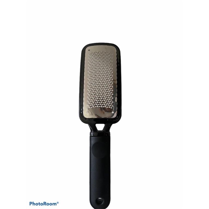 Chà gót chân bằng inox giảm da chết