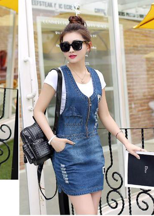 Đầm Yếm Jean Nữ Wash Cào Xẻ Lai Thêu Logo