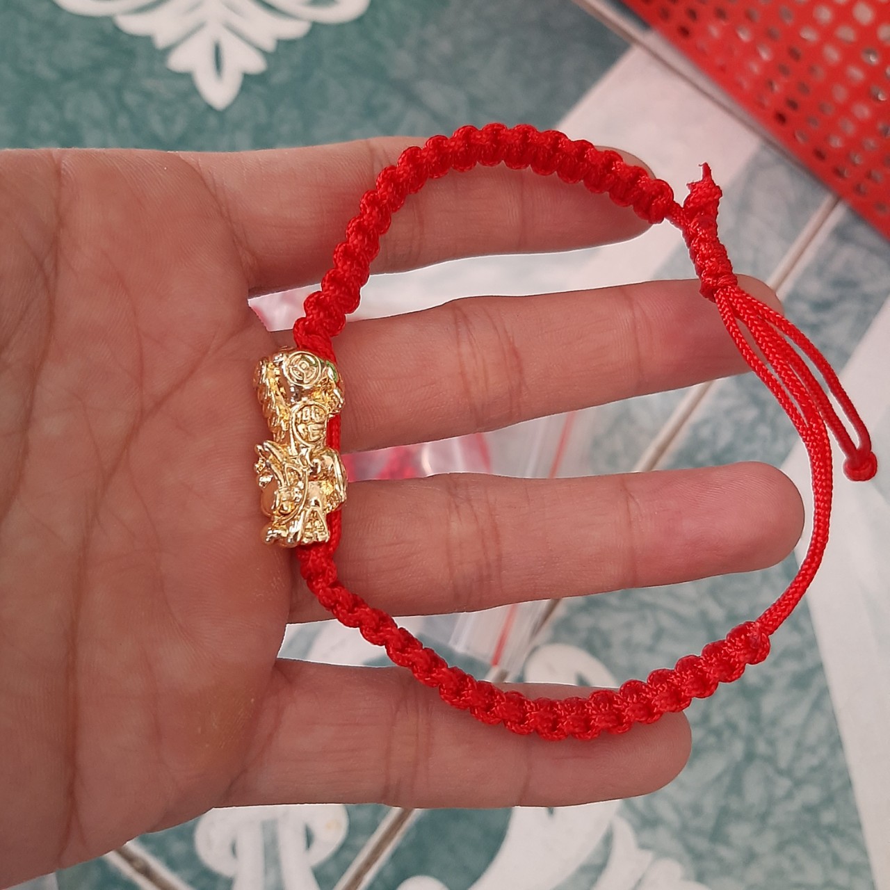 Vòng tay nam nữ tì hưu vải chỉ đỏ rút kéo may mắn