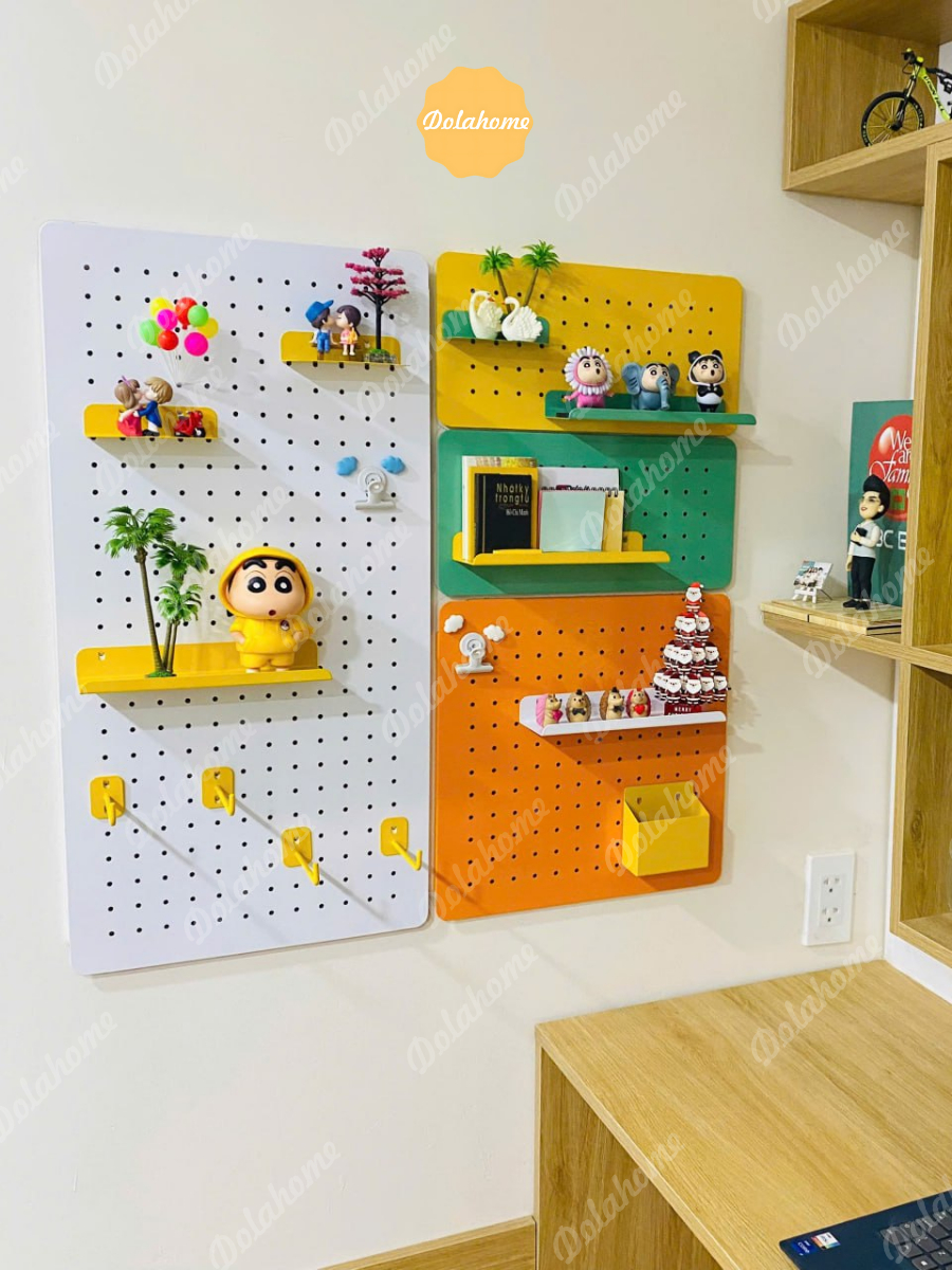 Bảng lỗ  Pegboard Dola Home kim loại cao cấp tiện dụng đặt bàn học, bàn làm việc, trang trí decor nhà cửa ngắn nắp