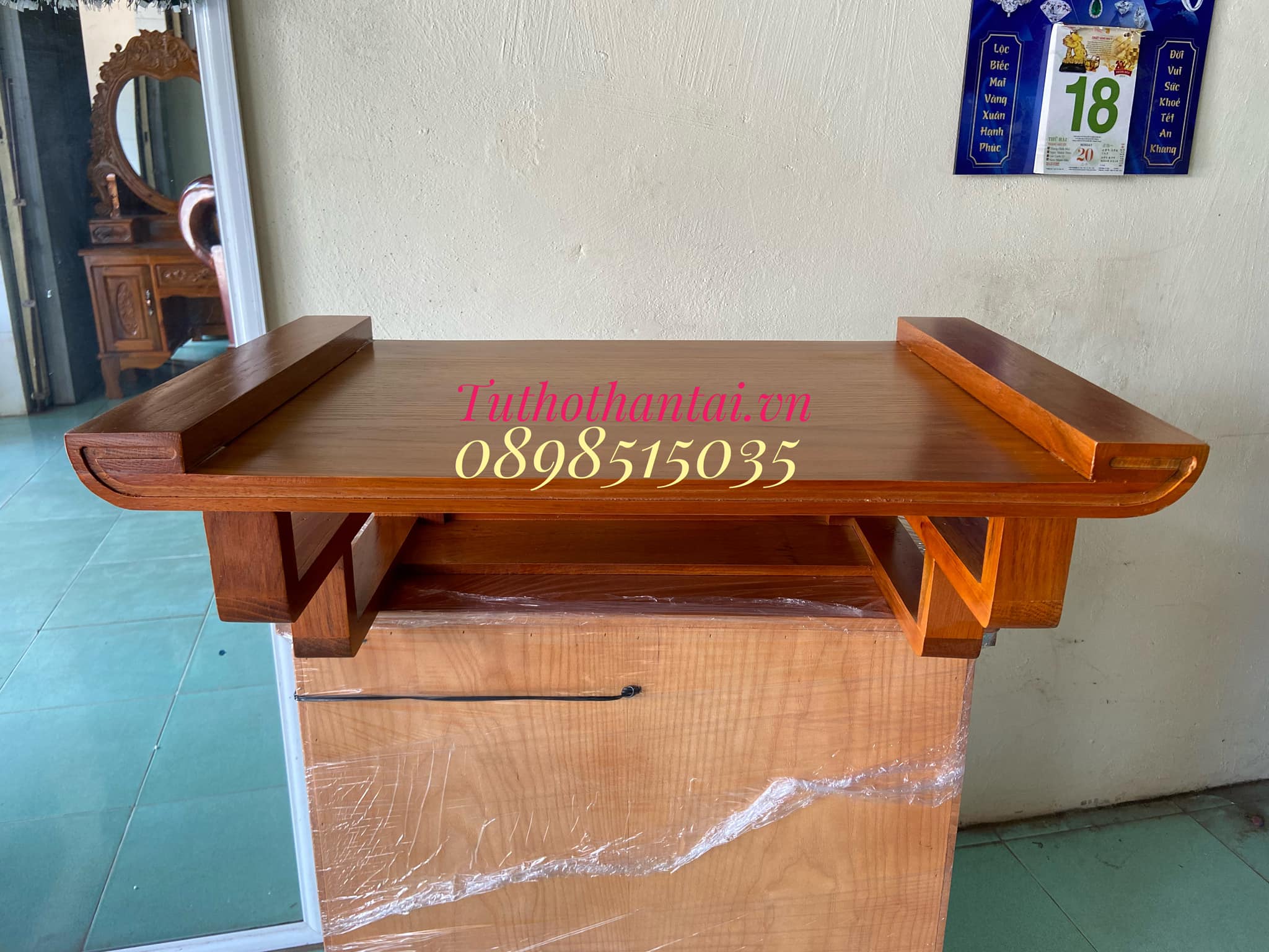 Bàn thờ treo tường gỗ Sồi mẫu hiện đại ngang 61cm, ngang 69cm