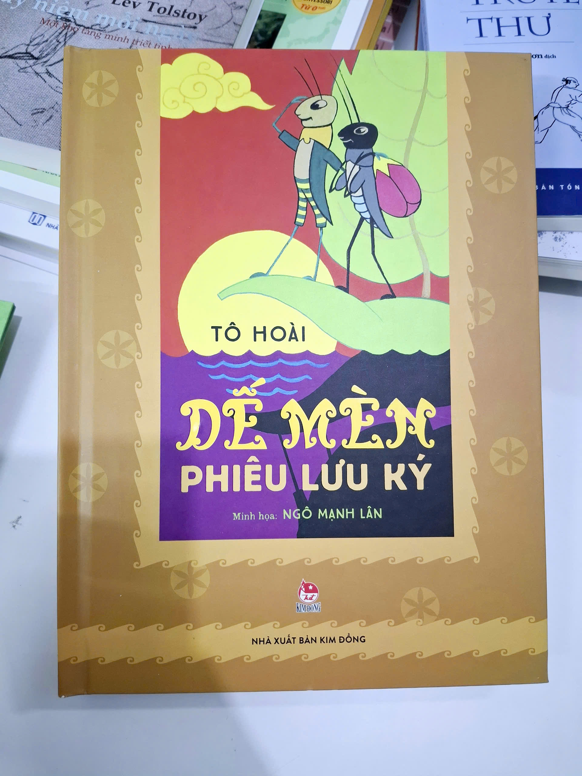 (Bìa Cứng, In Màu Toàn Bộ - Minh Họa Năm 1959 Của Họa Sĩ Ngô Mạnh Lân) DẾ MÈN PHIÊU LƯU KÝ – Tô Hoài - NXB Kim Đồng