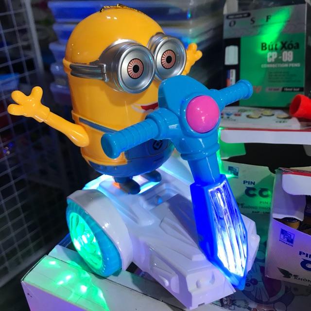 Lồng đèn minion chạy xe