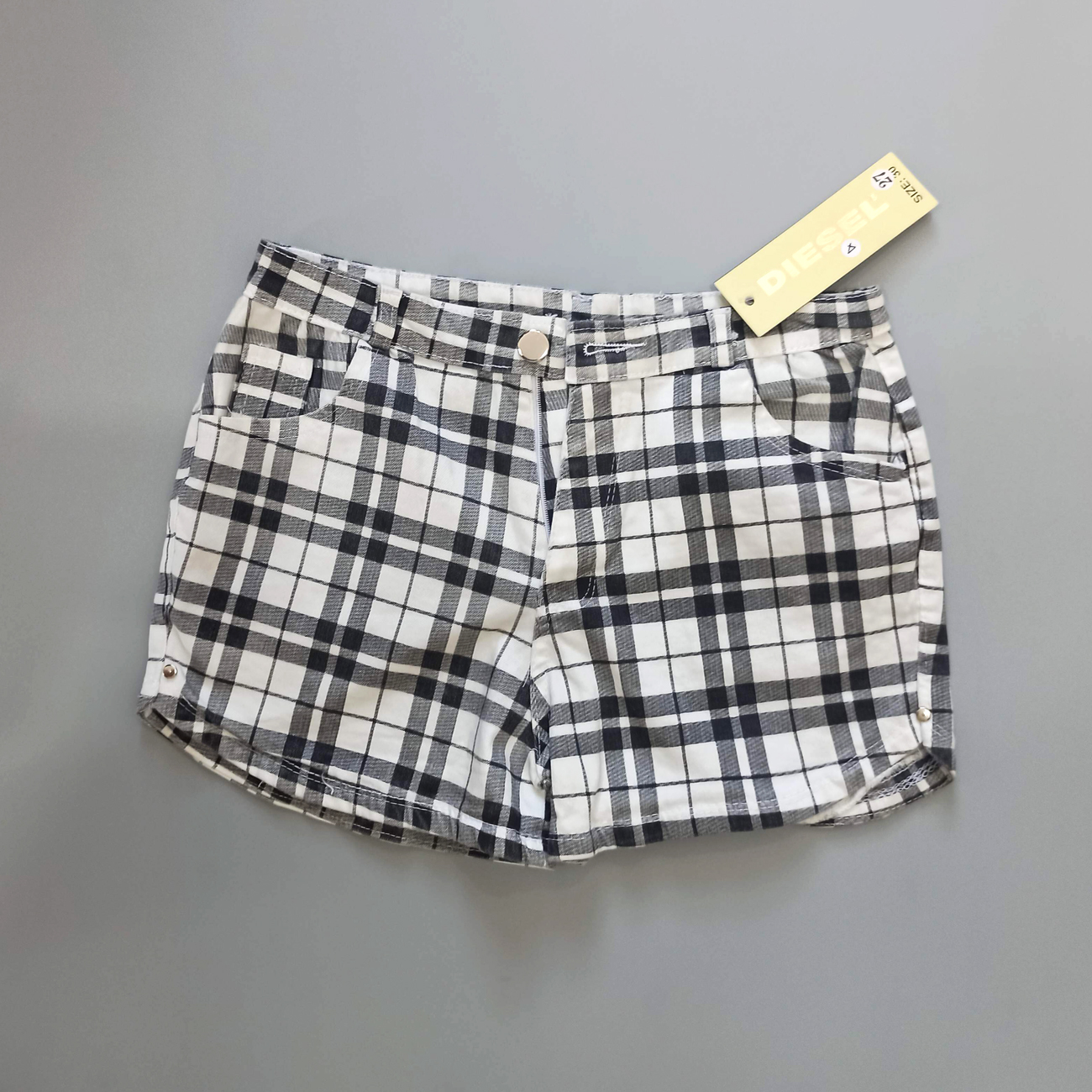 Quần short nữ sọc size 30