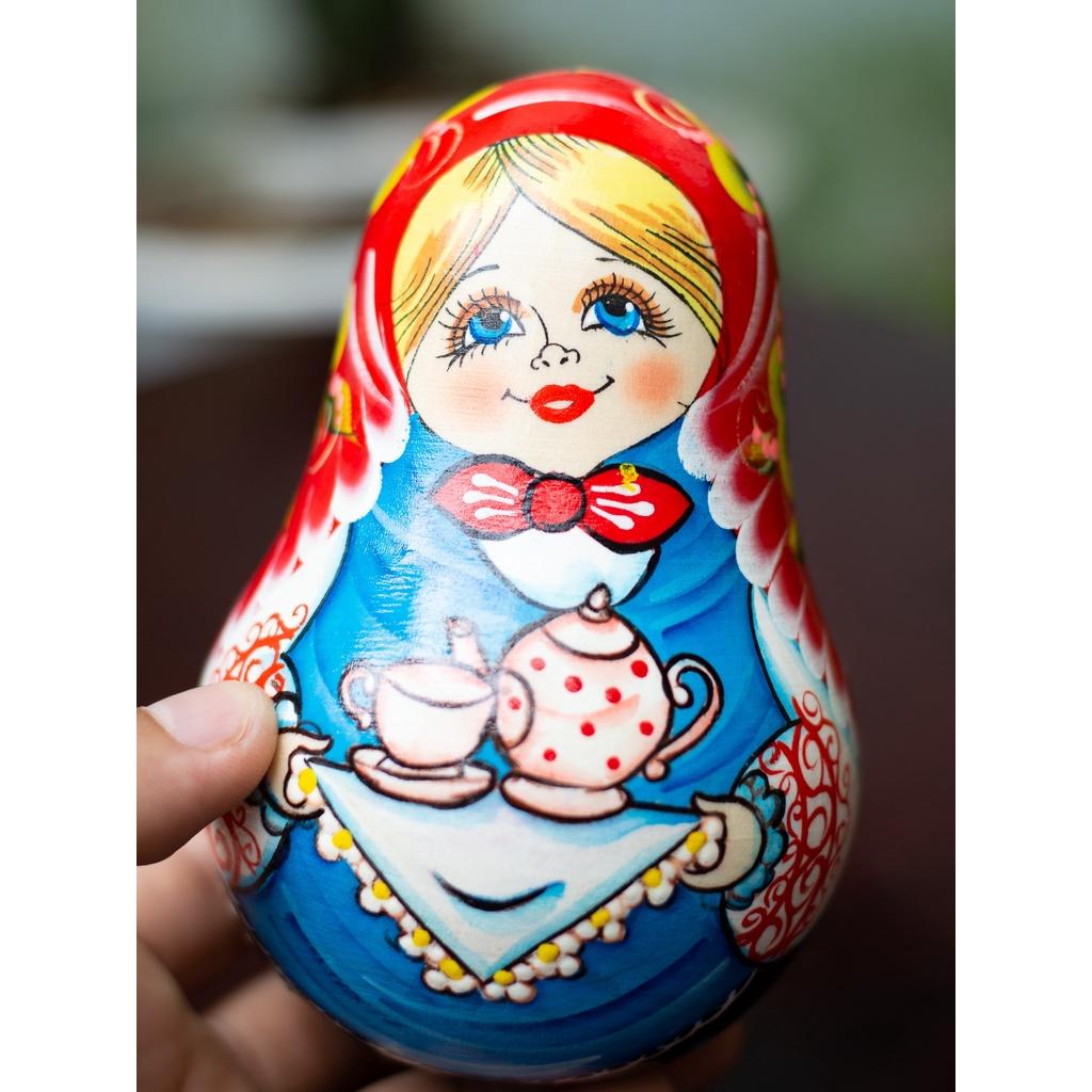 LẬT ĐẬT NGA 16CM "CÔ BÉ MỜI TRÀ" RẤT ĐỘC ĐÁO VÀ DỄ THƯƠNG QUÀ LƯU NIỆM ĐẸP VÀ ĐỘC ĐÁO