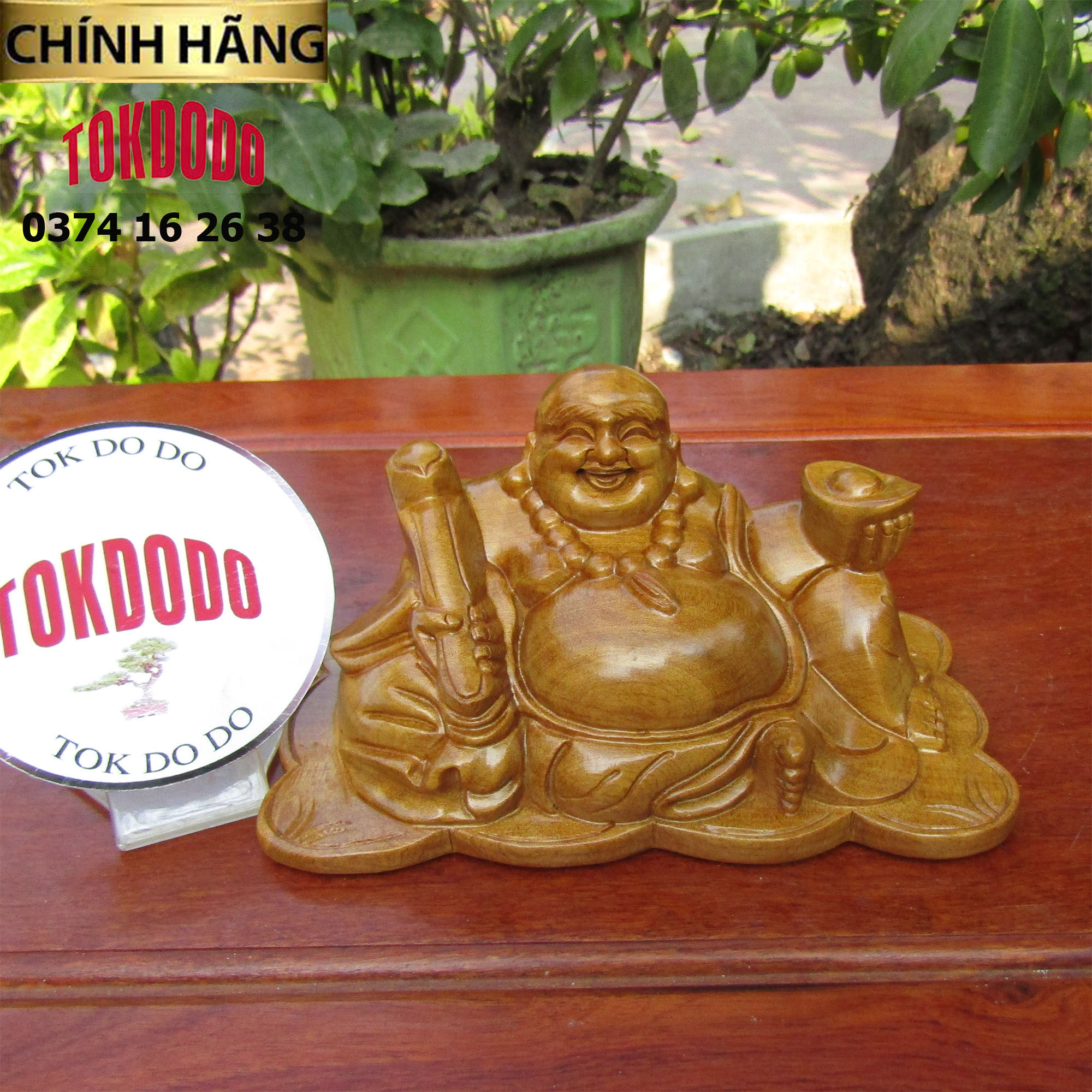 Tượng di lặc để xe oto bàn làm việc bằng gỗ hương thương hiệu TOKDODO