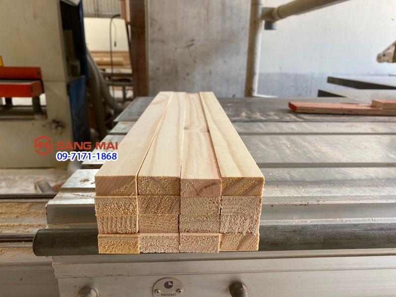 Thanh gỗ thông 3cm x 1,5cm x dài 50cm + láng mịn 4 mặt