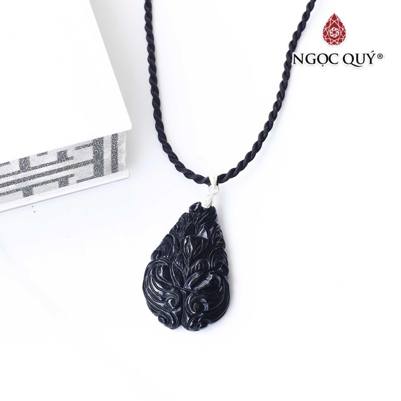 Mặt dây chuyền nữ hoàng hồ ly đá tourmaline đen 33x21mm mệnh thủy mộc - Ngọc Quý Gemstones
