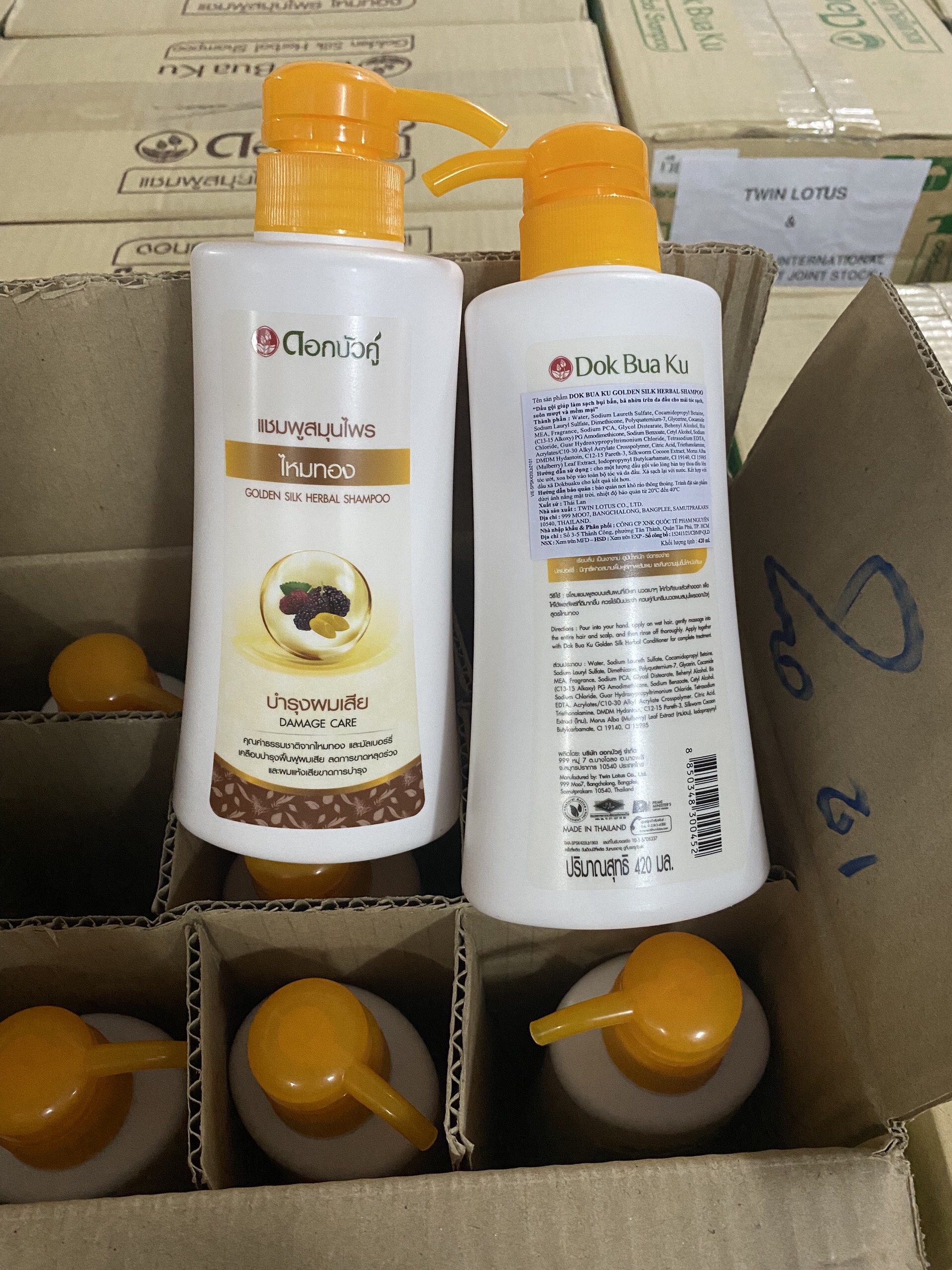 Dầu gội thảo dược Dokbuaku Golden Silk (Tơ Tằm Vàng) Phục Hồi Mái Tóc Khô và Hư Tổn - 420ml