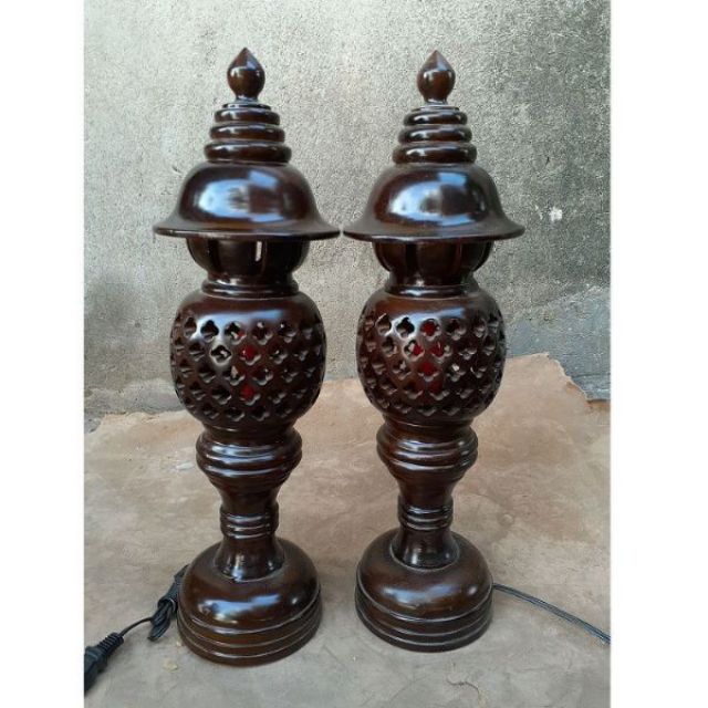 Cặp đèn thờ gỗ xà cừ cao 41cm