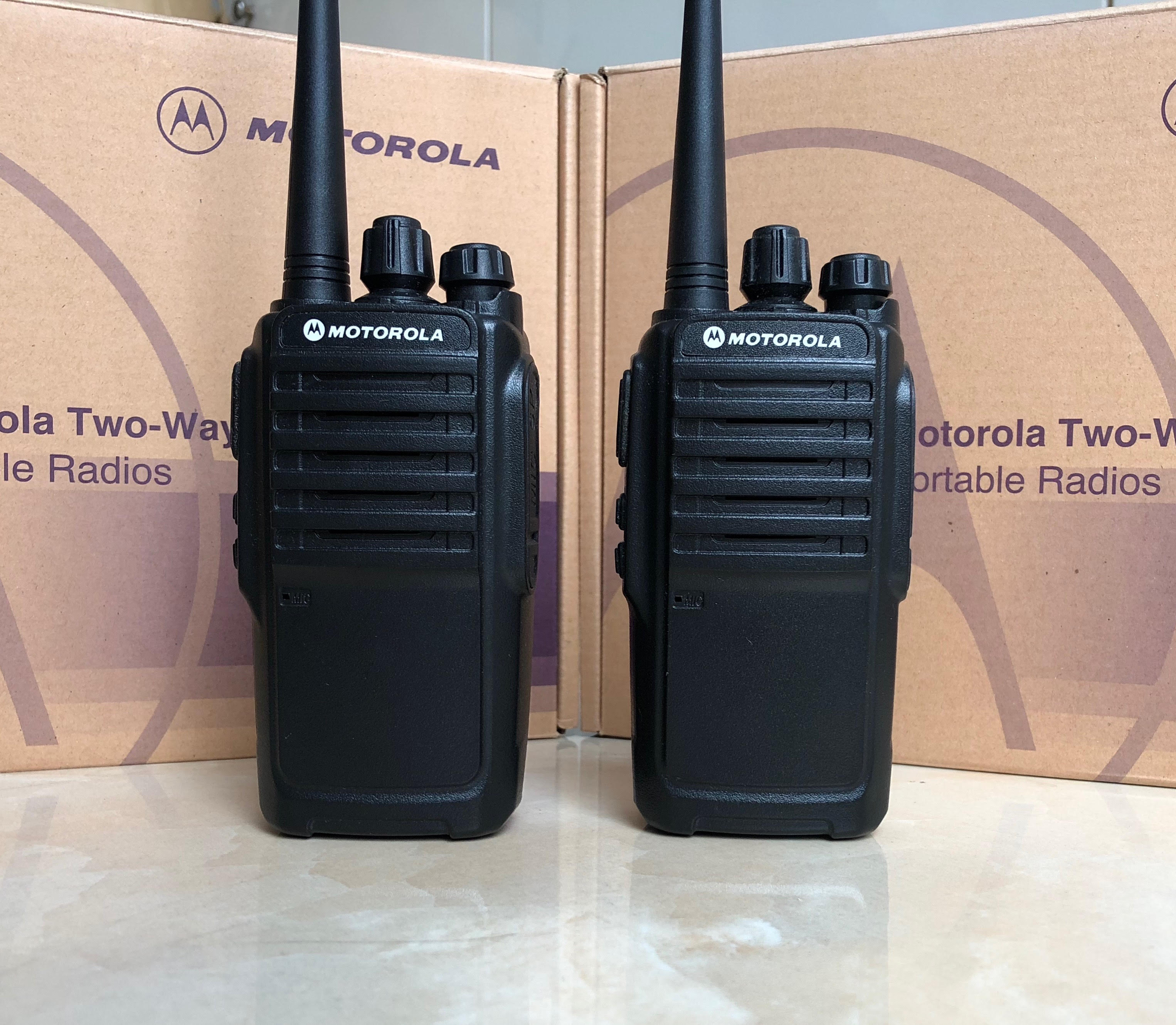 Bộ 2 Bộ đàm Motorola XPR-390 phiên bản mới - Hàng nhập khẩu