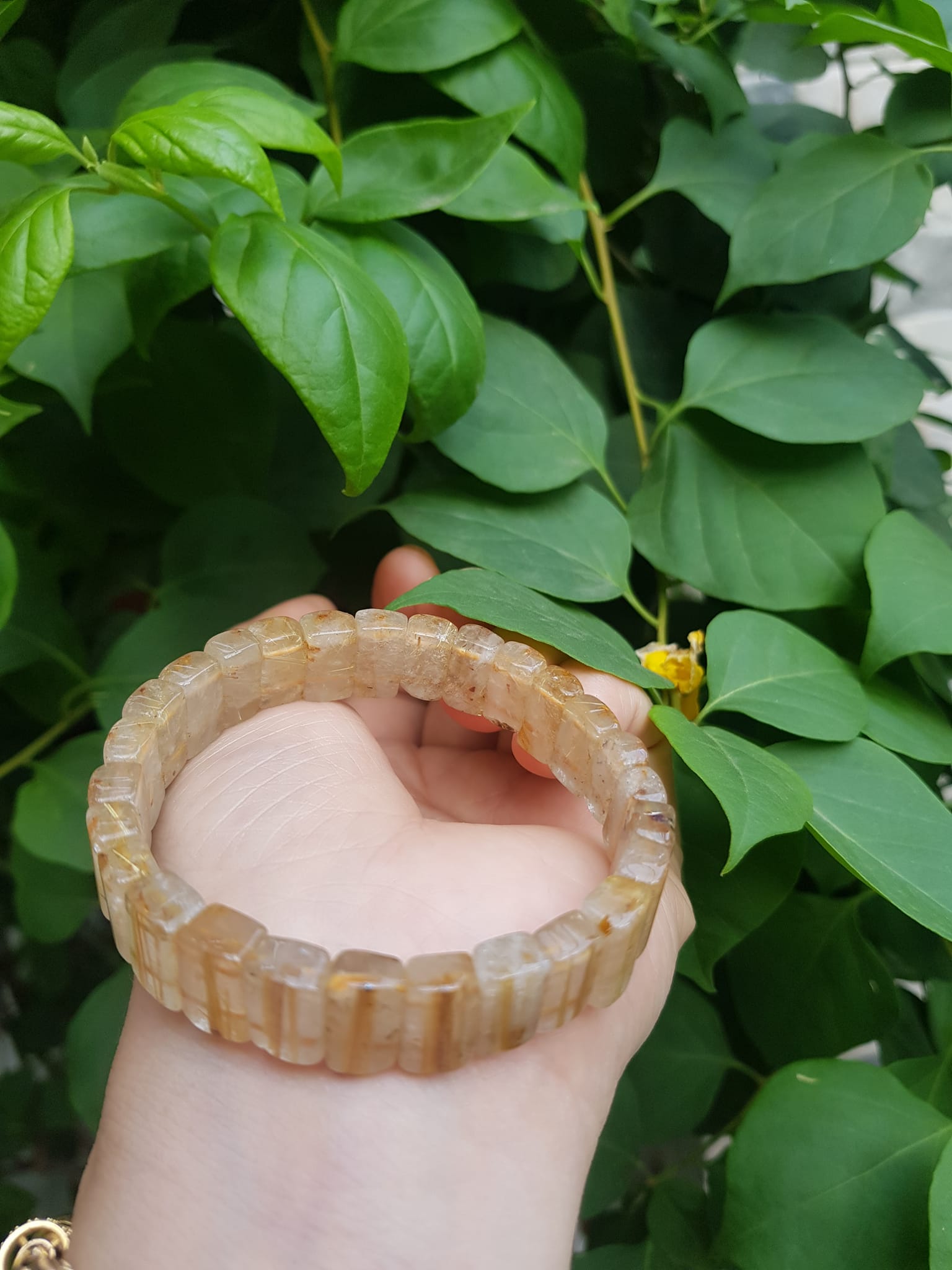 Vòng đá thạch anh tóc vàng tự nhiên bản khúc vuông đẹp Size cao 12mm x dầy 5mm Chuẩn hợp nữ mệnh kim mệnh thổ và mệnh thủy đeo ạ